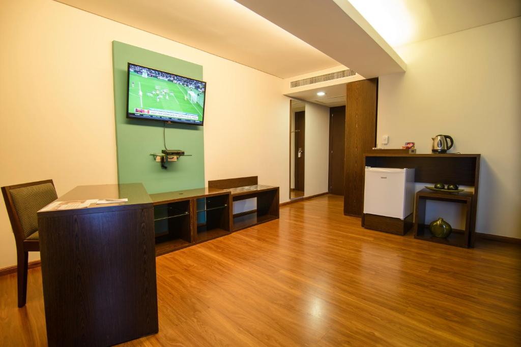 TV a/nebo společenská místnost v ubytování Awa Resort Hotel