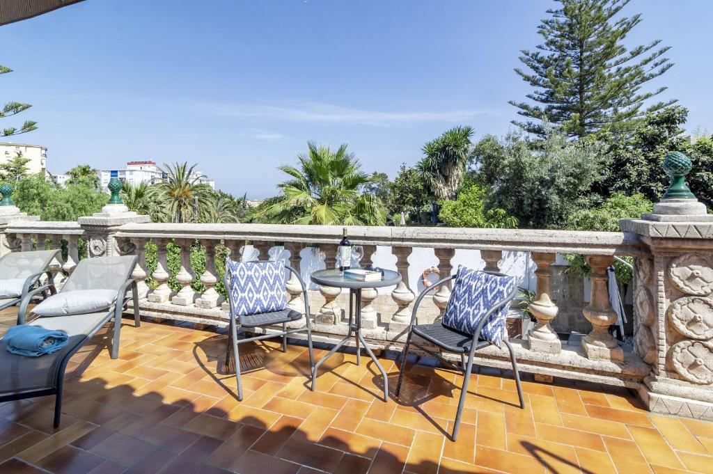 Balkón alebo terasa v ubytovaní Villa Casakhan, Beautiful Luxury Villa,