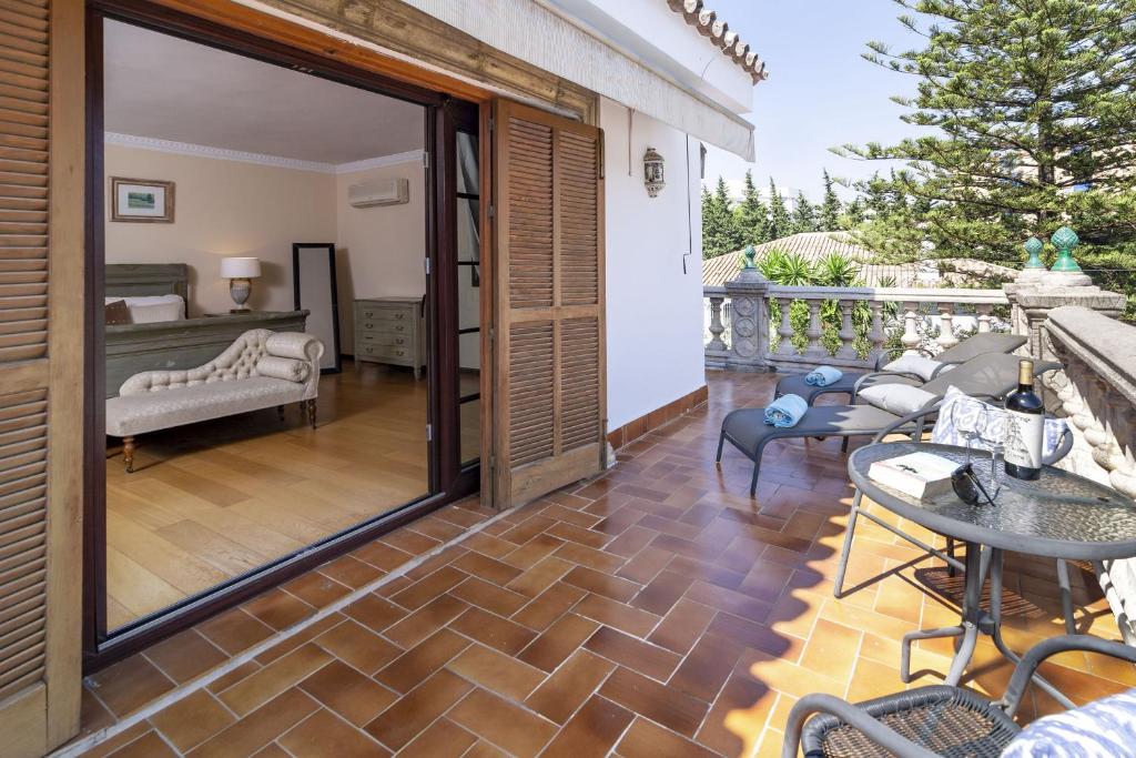 Balkón alebo terasa v ubytovaní Villa Casakhan, Beautiful Luxury Villa,