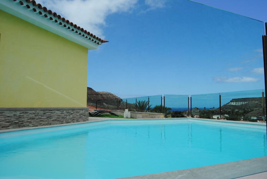 a swimming pool with a view of the ocean at Villa Sunset Tauro in Mogán