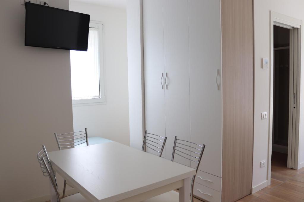 A television and/or entertainment centre at Antares