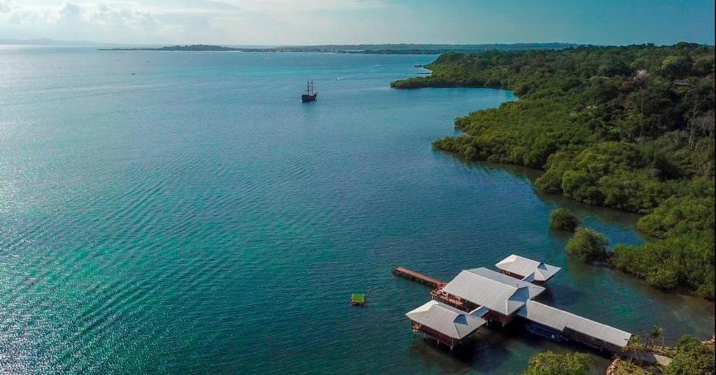 a house in the middle of a large body of water at Aqui hoy cabañas in Bocas Town