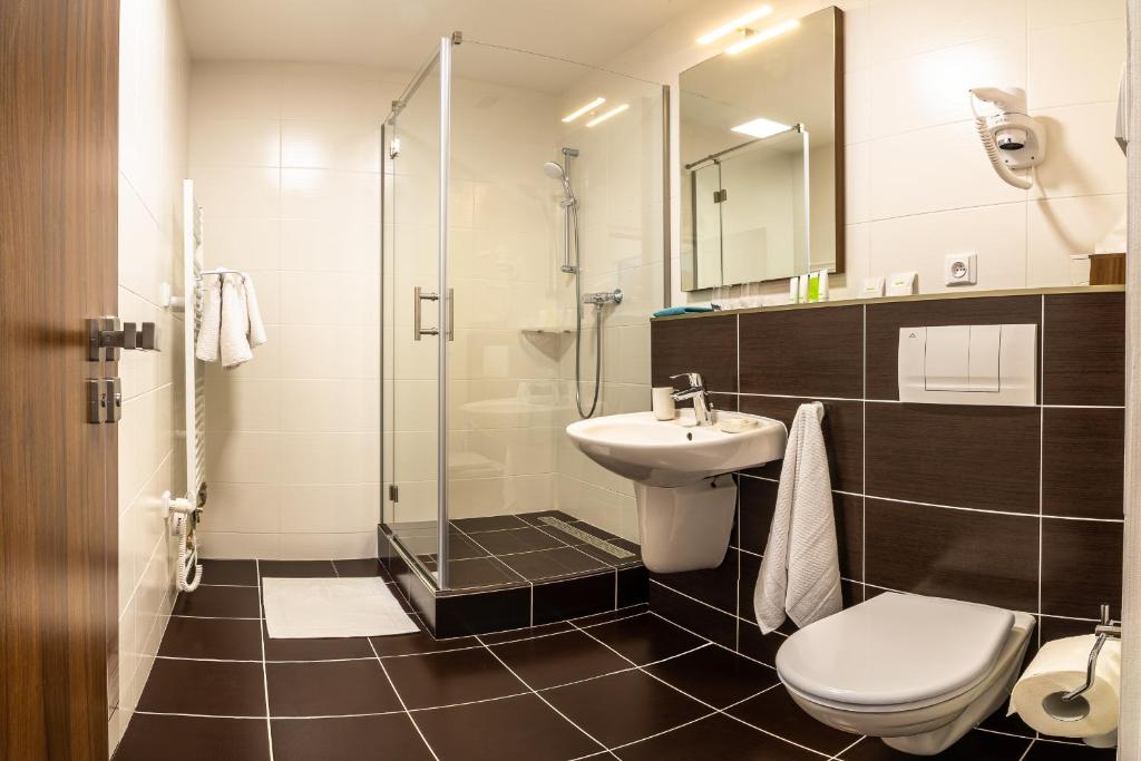Koupelna v ubytování Bohemia Inn Hotel