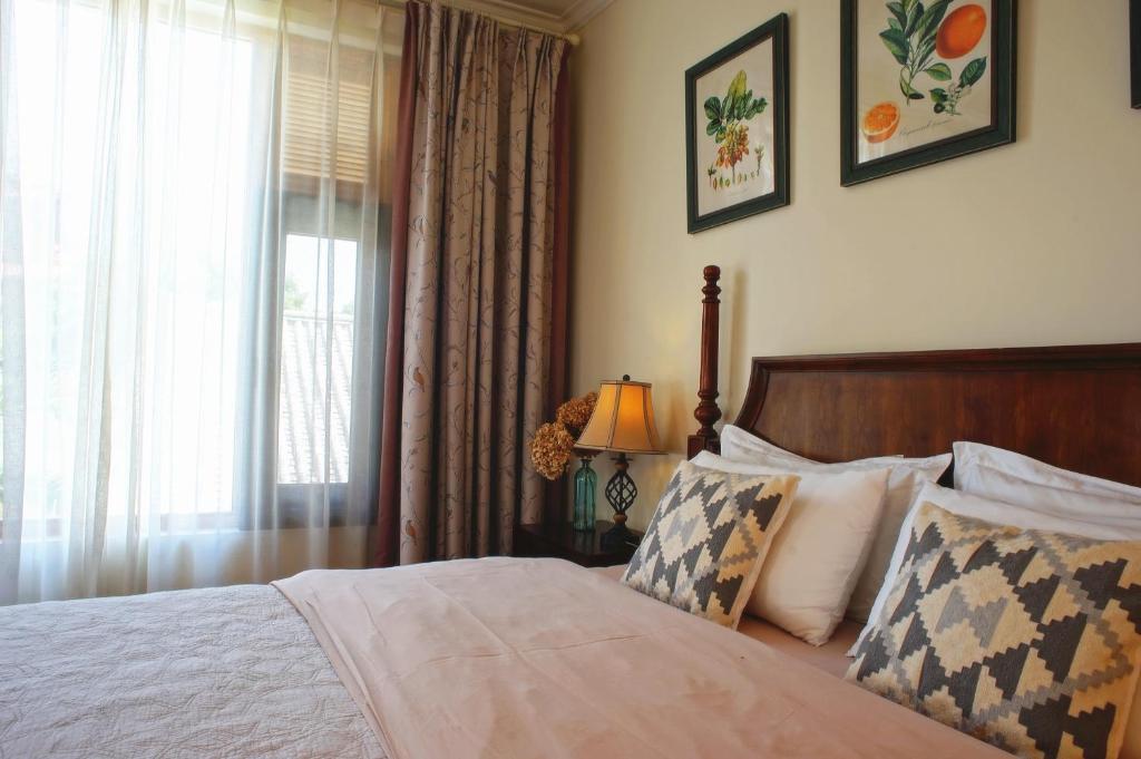 Postel nebo postele na pokoji v ubytování Dali Yunxi Boutique Inn