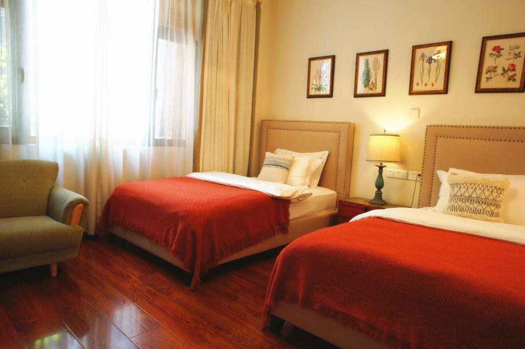 Postel nebo postele na pokoji v ubytování Dali Yunxi Boutique Inn