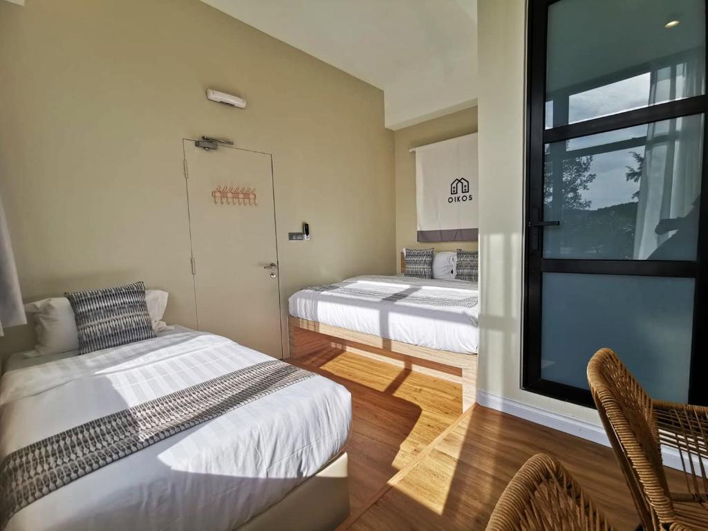 Postel nebo postele na pokoji v ubytování Oikos Poshtel