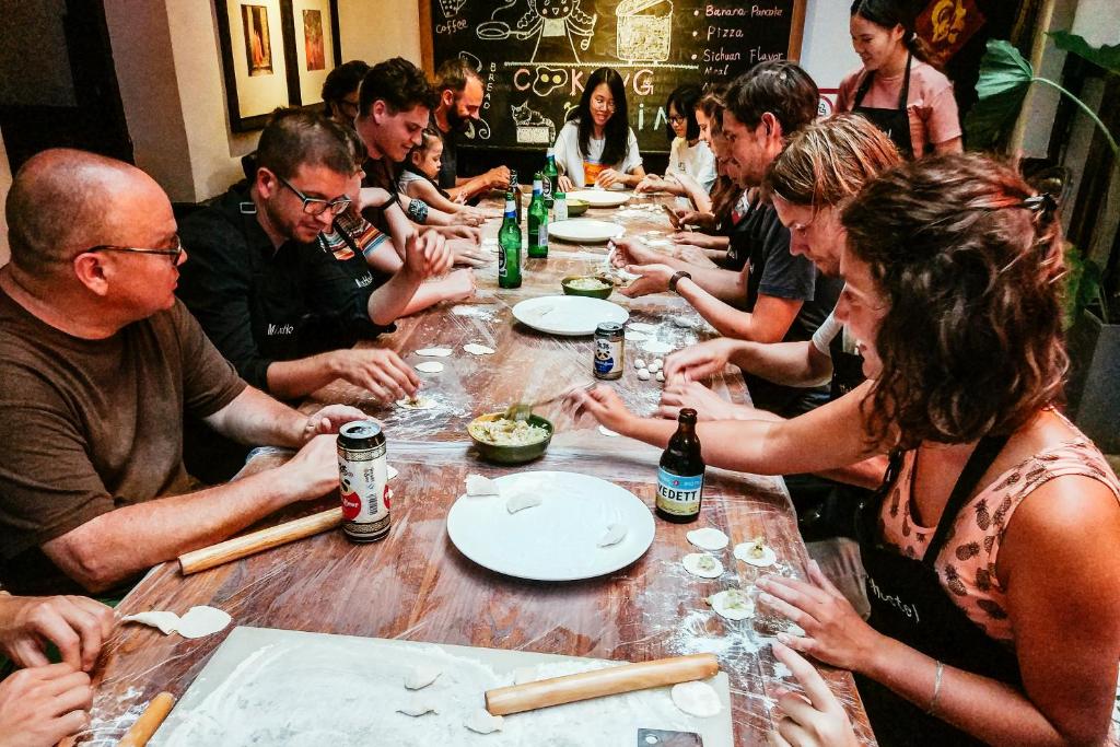 Hosté ubytování Chengdu Mix Hostel - Next To Wenshu Monastery - Sichuan Style Chill & Social Courtyard House - Free Activities - Friendly English Speaking Staff - Tibet, Panda, Buddha & Snow Mountain Tours