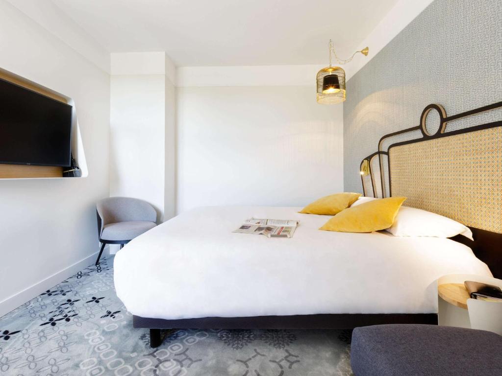 Postel nebo postele na pokoji v ubytování Mercure Orléans Portes de Sologne