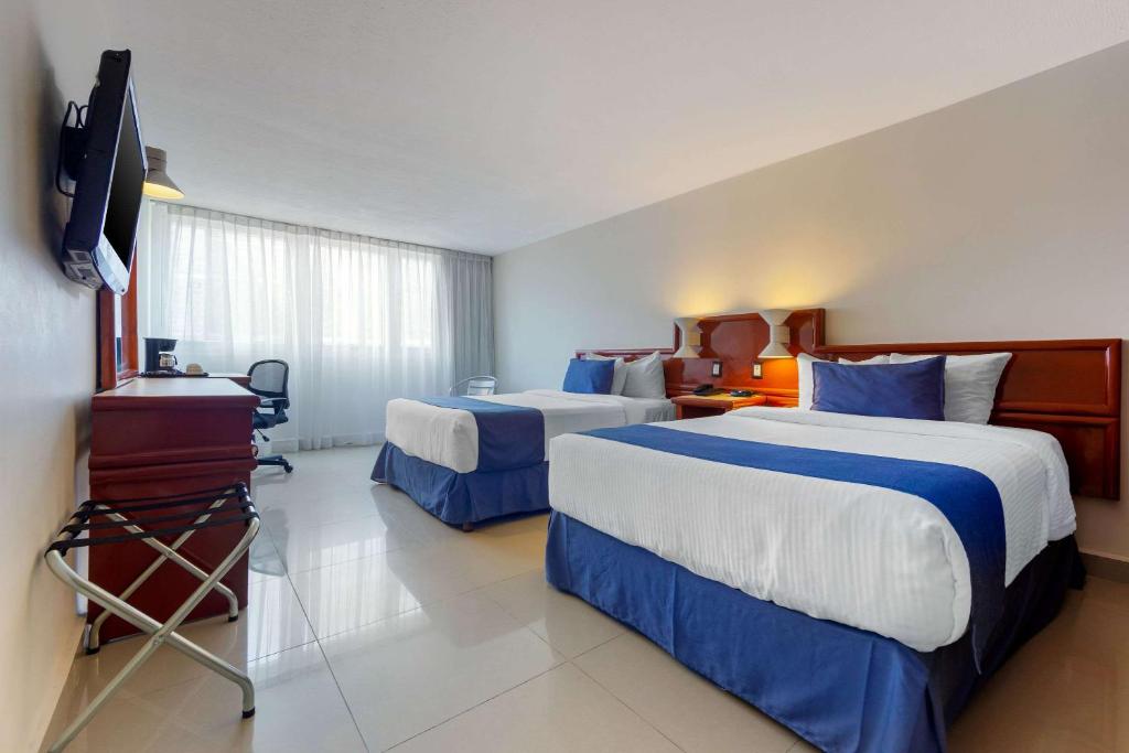 Postel nebo postele na pokoji v ubytování Hotel Hostal de Cortés