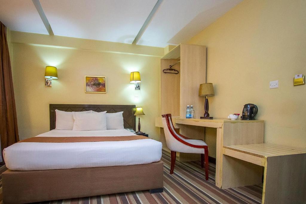 Postel nebo postele na pokoji v ubytování The Clarion Hotel