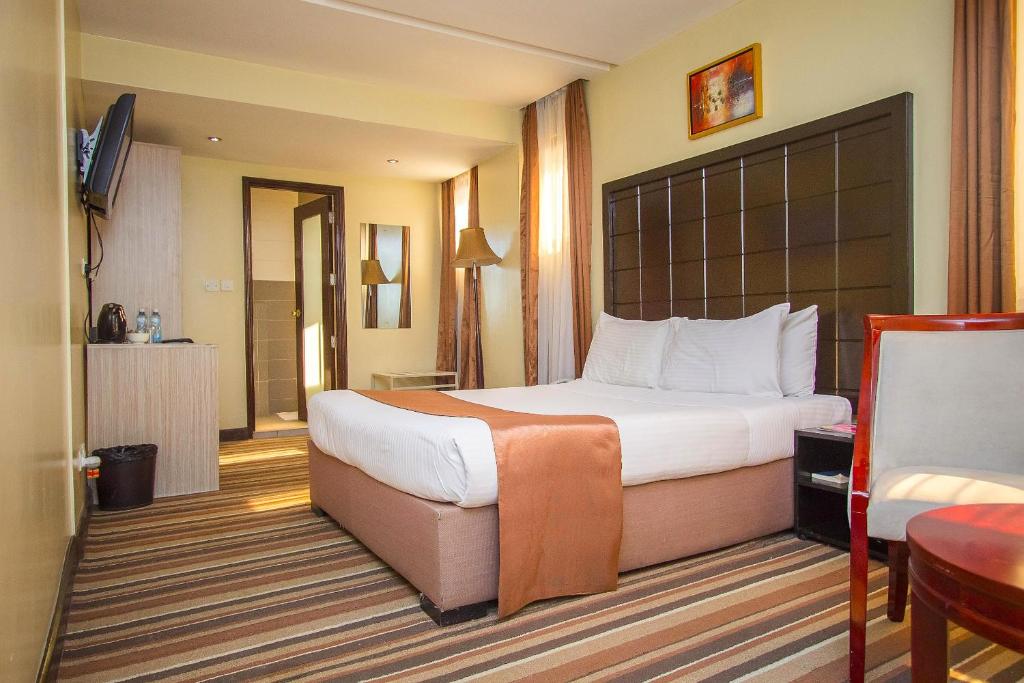 Postel nebo postele na pokoji v ubytování The Clarion Hotel