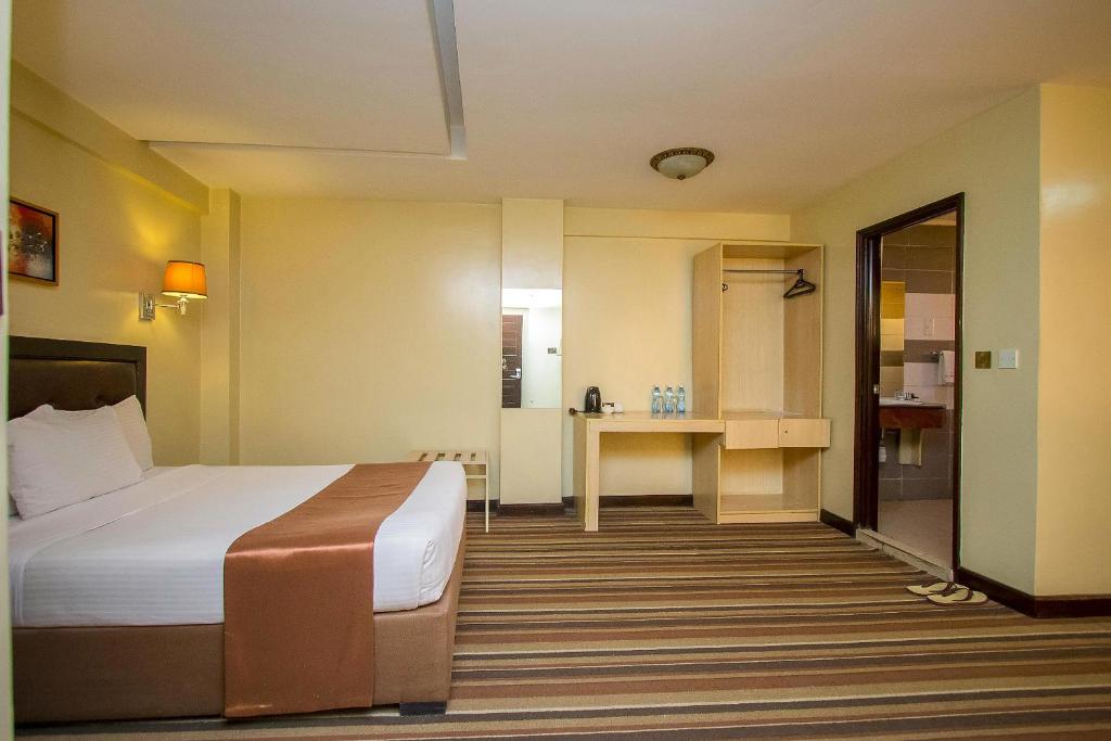 Postel nebo postele na pokoji v ubytování The Clarion Hotel