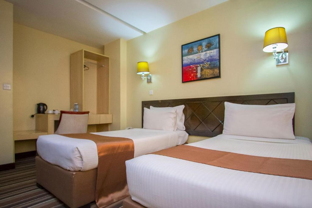 Postel nebo postele na pokoji v ubytování The Clarion Hotel