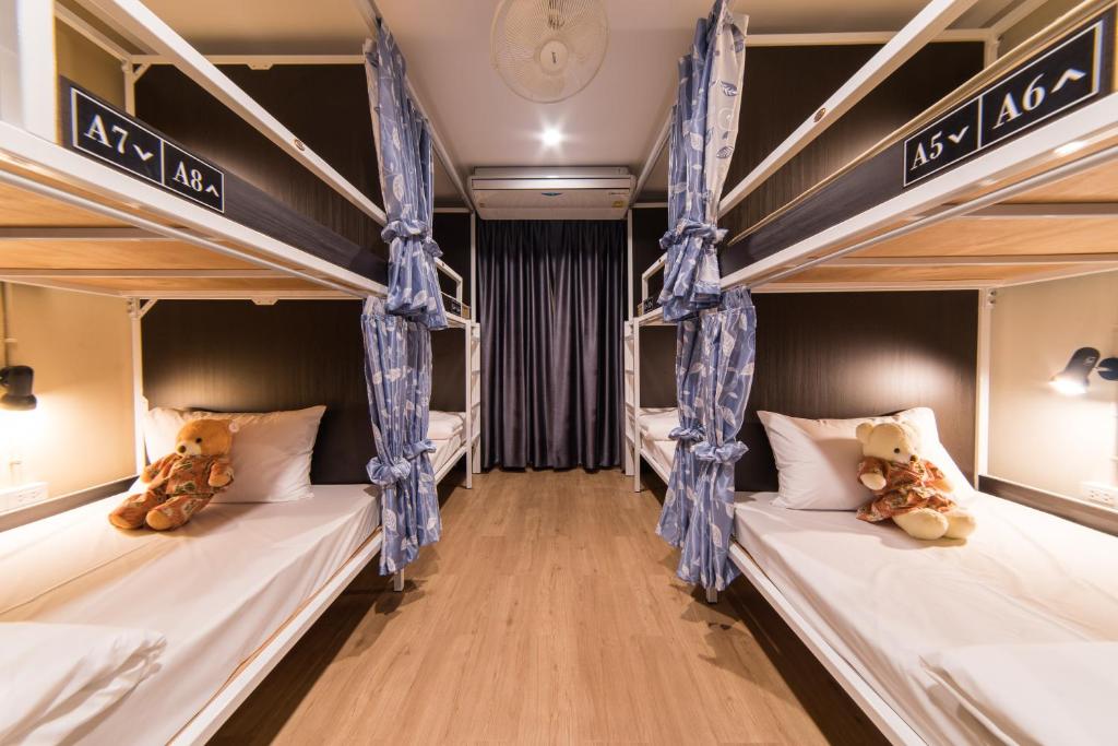 Postel nebo postele na pokoji v ubytování Napa Hostel Samrong Station