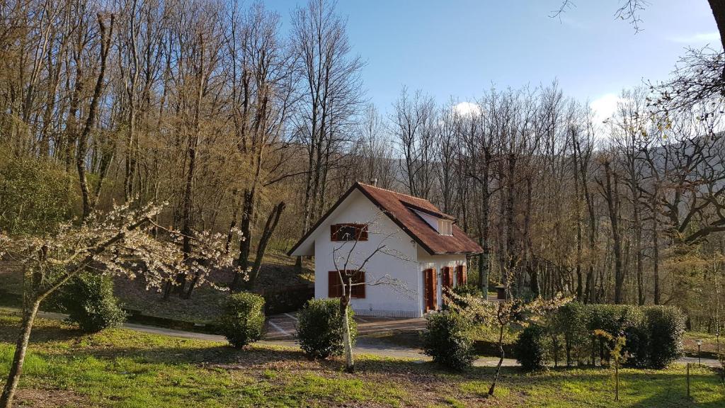 a small white house with a red roof at CasaLalla - Natura&Relax in Cusano Mutri