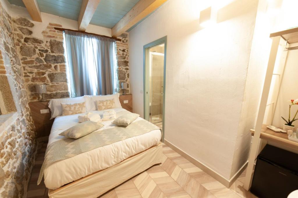 A bed or beds in a room at PERDAS ROOMS