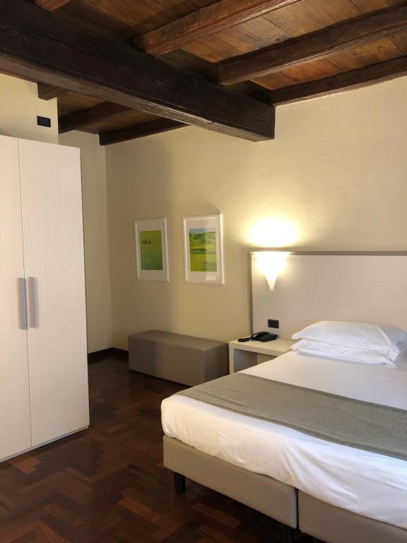 Postel nebo postele na pokoji v ubytování Hotel Boutique Antiche Mura