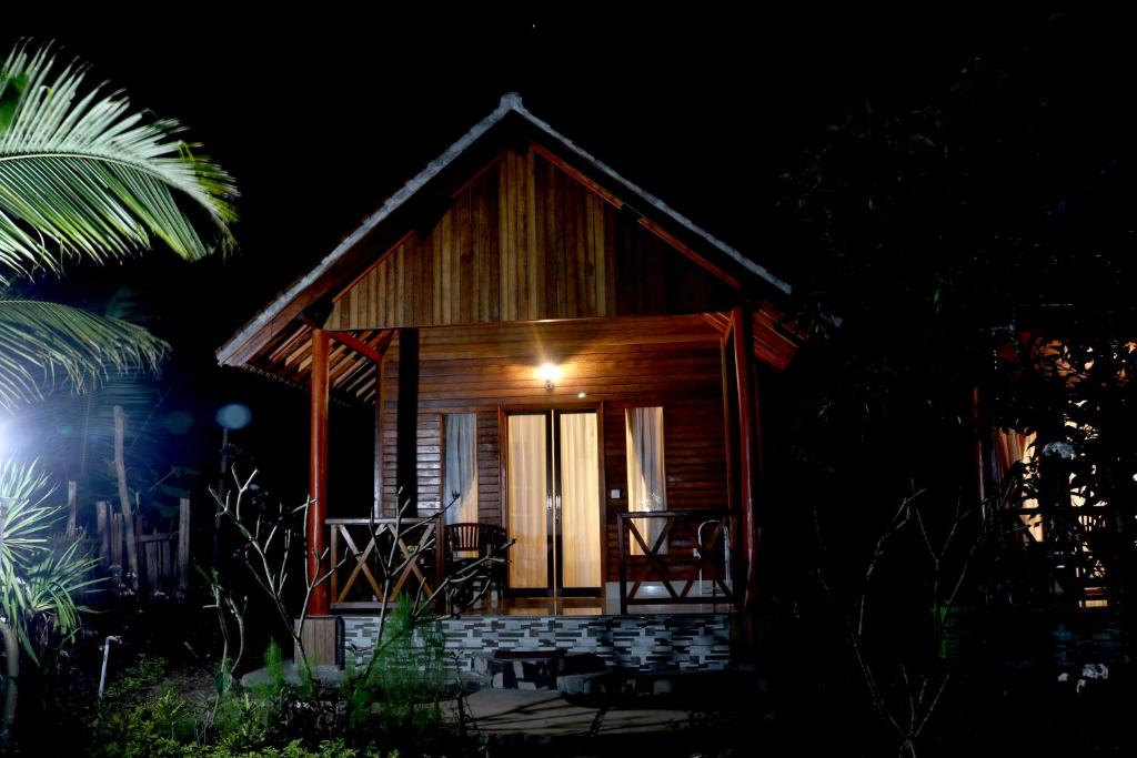 Dangin Kubu Resort & Restaurant - Bungalow Con Vista Giardino