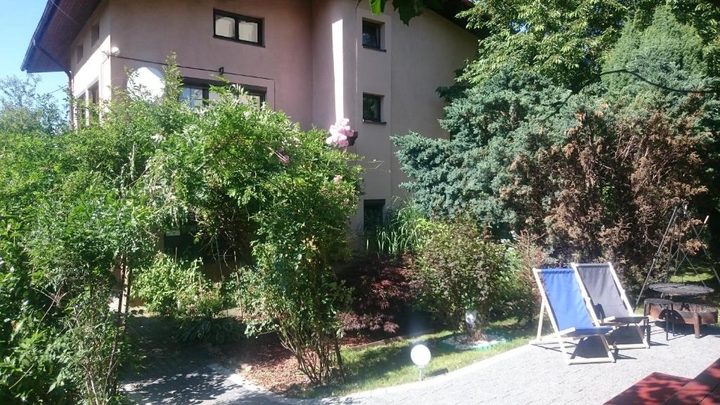 Vonkajšia záhrada v ubytovaní BASTÓWKA 2 Apartamenty