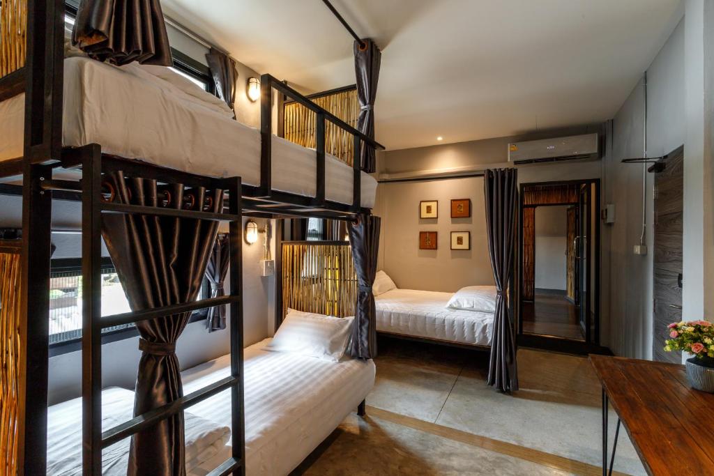 Hostel One Art and Gallery - 4