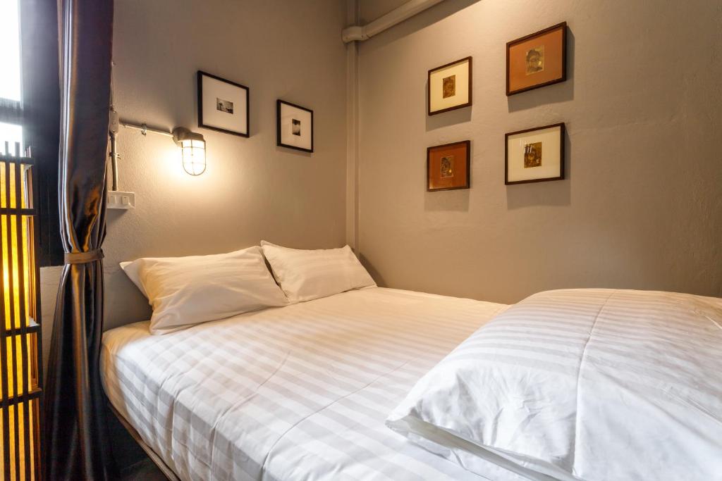 Hostel One Art and Gallery - 8