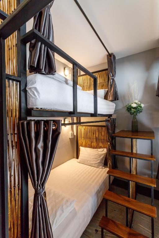 Hostel One Art and Gallery - 10