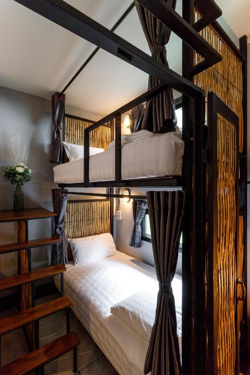 Hostel One Art and Gallery - 11