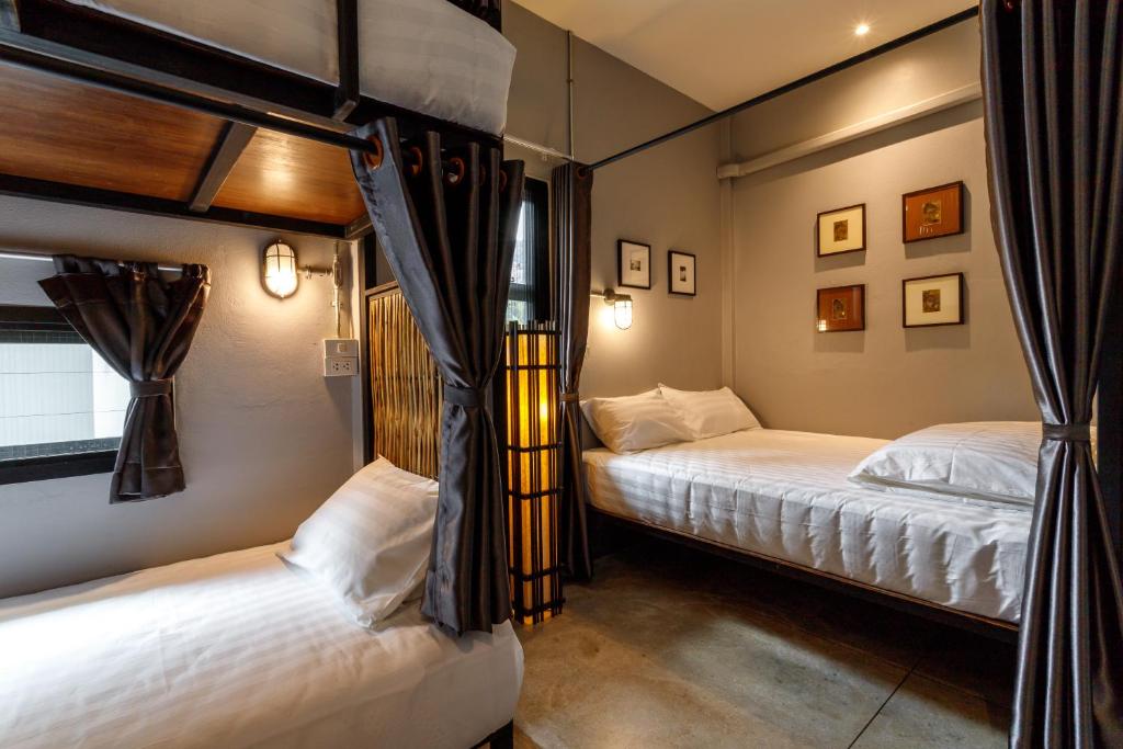 Hostel One Art and Gallery - 12