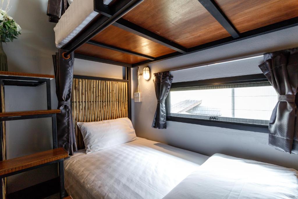 Hostel One Art and Gallery - 13