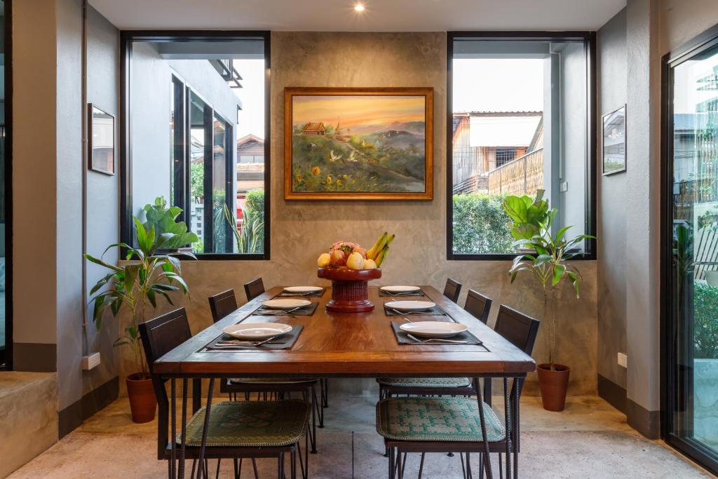 Hostel One Art and Gallery - 3