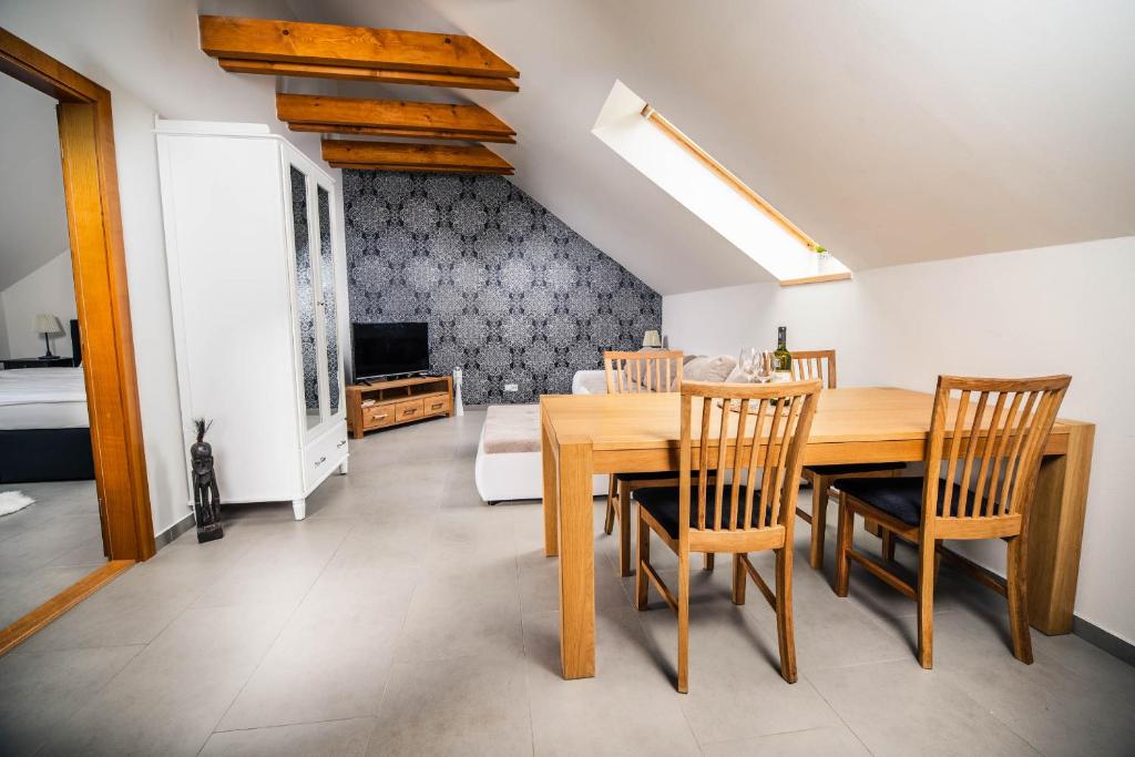Kuchyň nebo kuchyňský kout v ubytování Apartmány U Ořecha