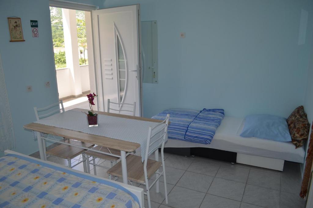 Postel nebo postele na pokoji v ubytování Apartments Alen