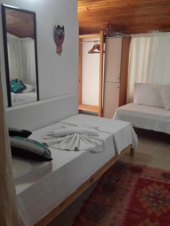 Postel nebo postele na pokoji v ubytování KUŞ YUVASI PANSiYON