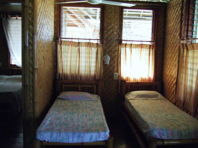 Postel nebo postele na pokoji v ubytování Coral Cay Resort, Inc.