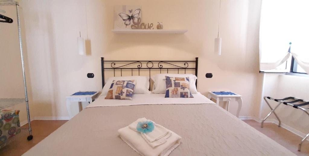 a bedroom with a large bed with towels on it at City Life Pompeii -Suite Queen Deluxe in Pompei