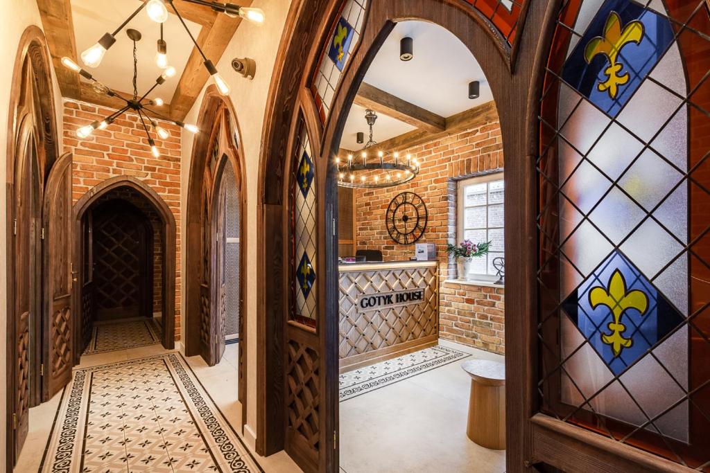 Gotyk House - Resim 9