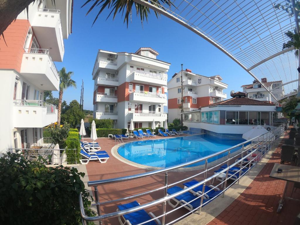 Bazén v ubytování Irem Garden Hotel & Apartments nebo v jeho okolí