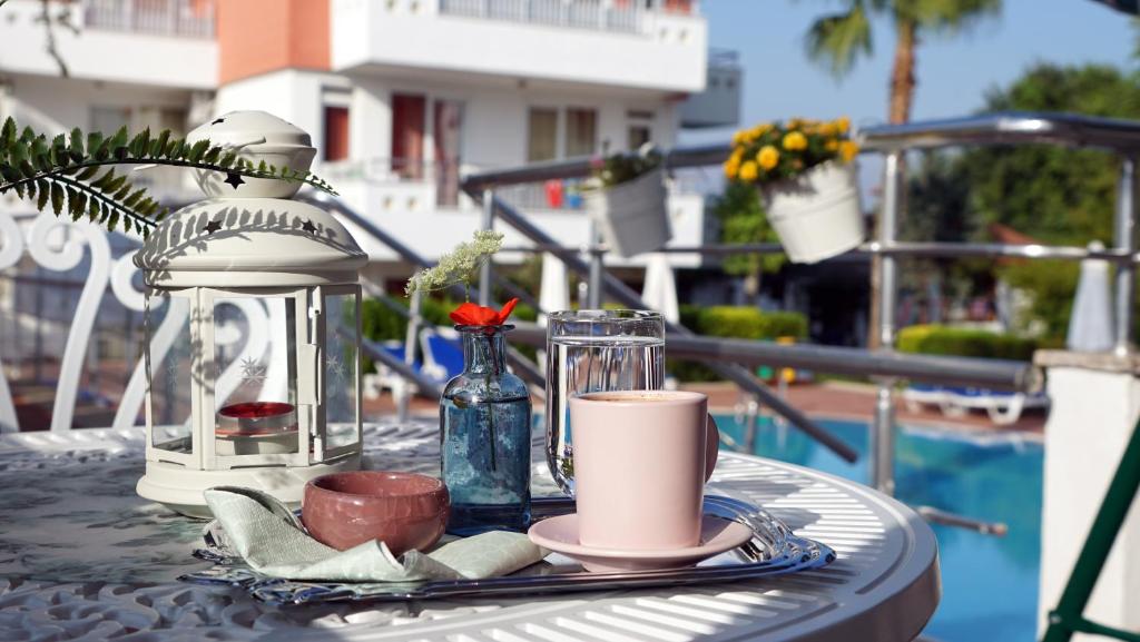 Bazén v ubytování Irem Garden Hotel & Apartments nebo v jeho okolí