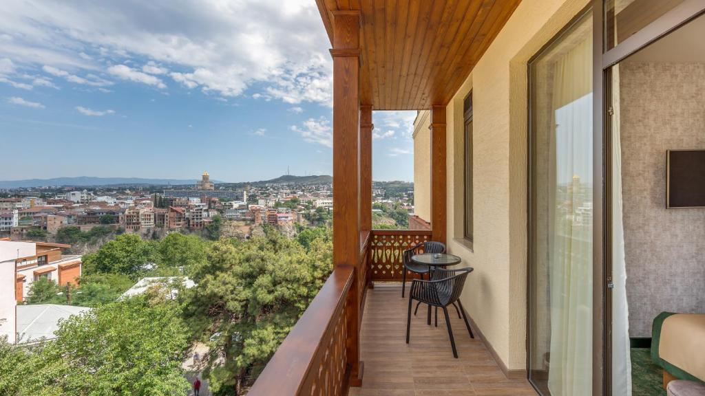Nespecifikovaný výhled na hory nebo výhled na hory při pohledu z hotelu