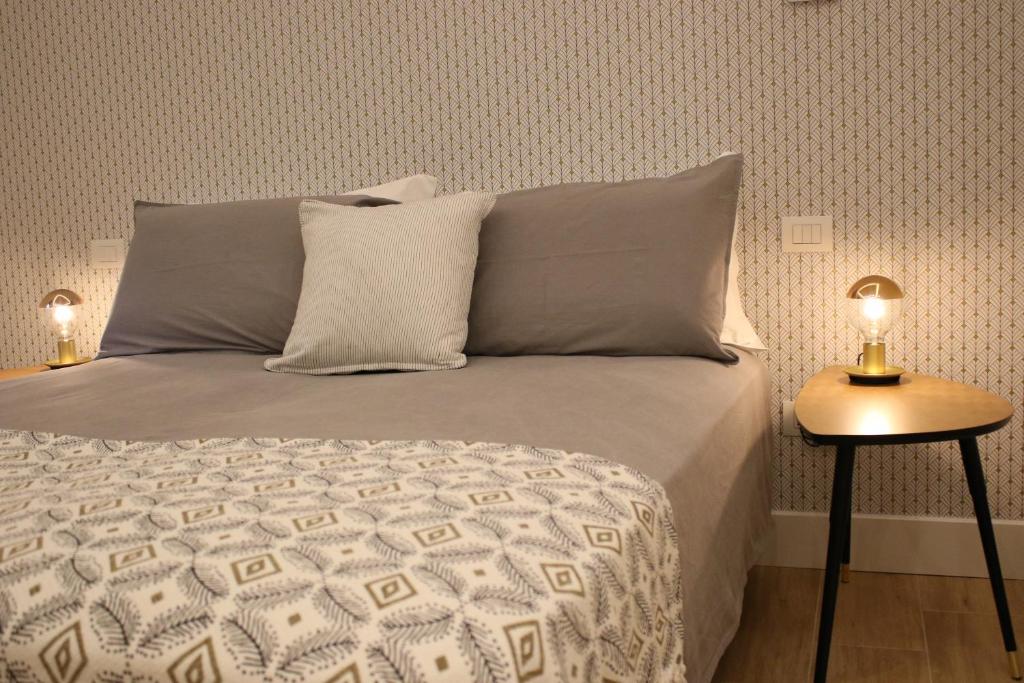 a bedroom with a bed and two lamps on tables at La Casa nel Parco in Naples
