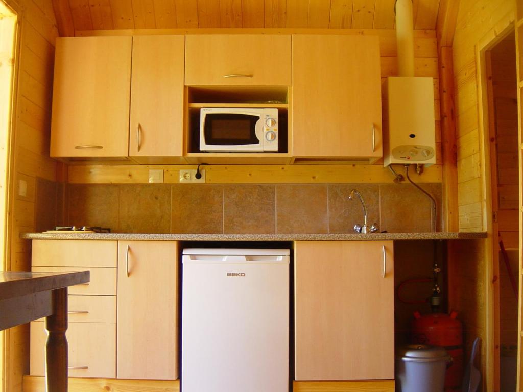 Kuchyň nebo kuchyňský kout v ubytování Camping Vall de Ribes