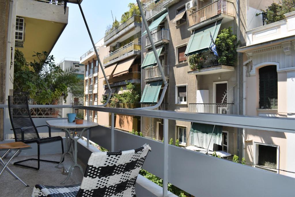 Balkón nebo terasa v ubytování Athens Downtown Boho Apartment 1 min from metro