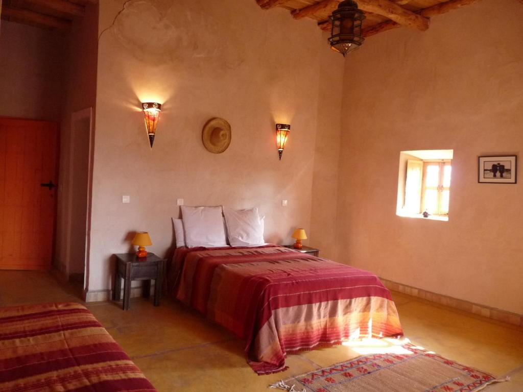 Postel nebo postele na pokoji v ubytování Kasbah Timdaf