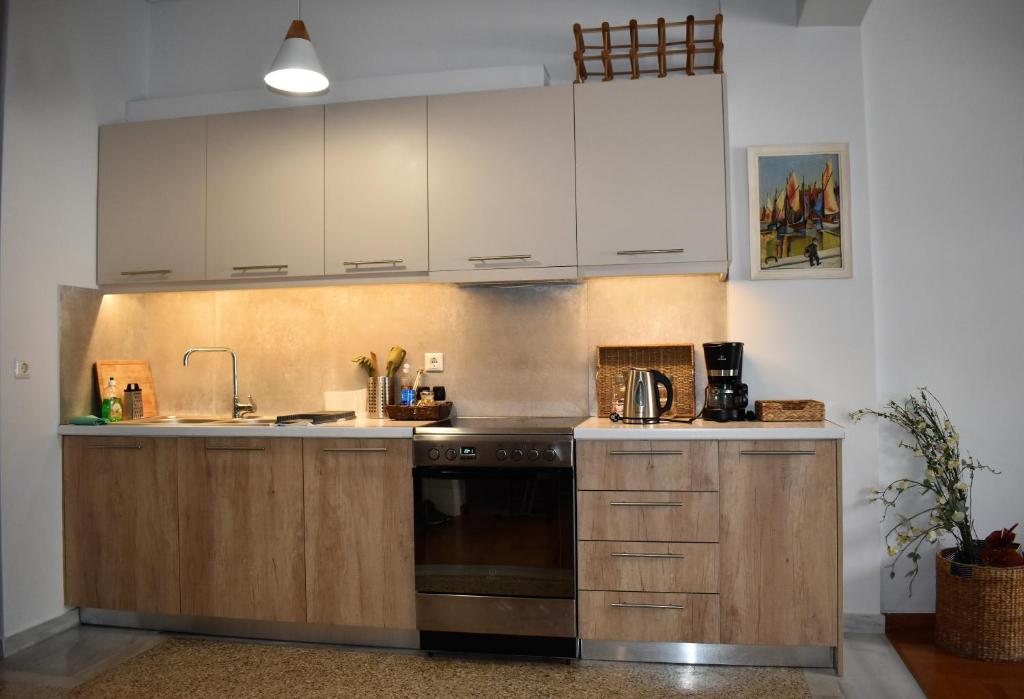 Athens Downtown Boho Apartment 1 min from metro