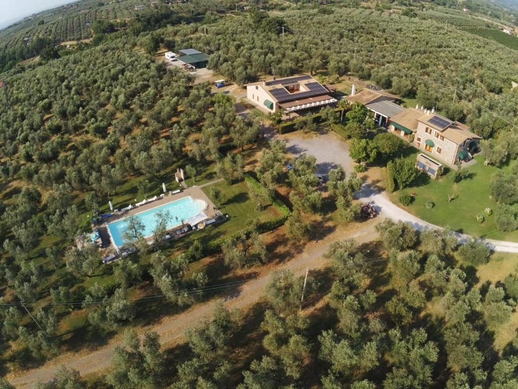Bazén v ubytování Agriturismo I Due Casali nebo v jeho okolí