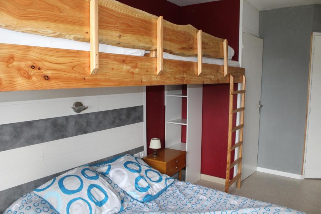 Bunk bed o mga bunk bed sa kuwarto sa Hotel du Lac - Au Bord du Lac