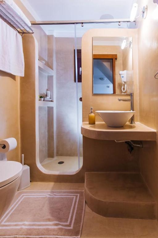 Koupelna v ubytování Sun Stories Suites