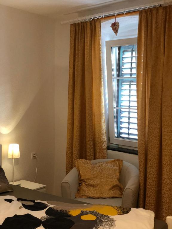 Postel nebo postele na pokoji v ubytování Summer Home in Krk Center "Casa Magdalena"