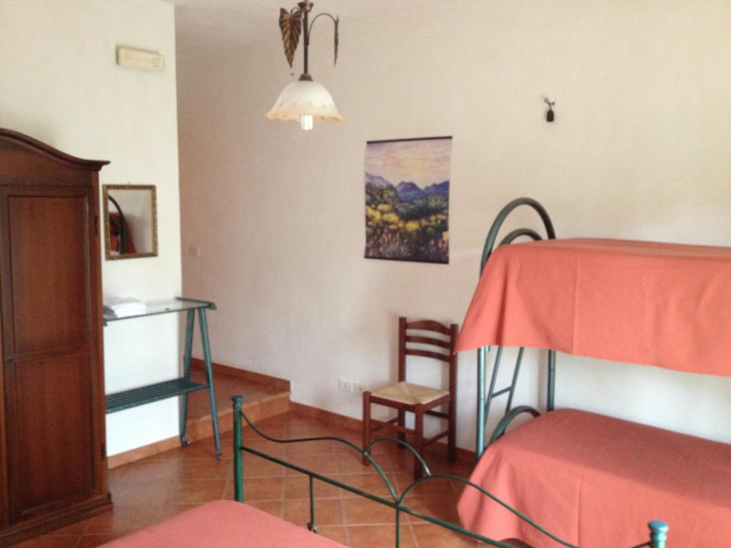 A bed or beds in a room at La Regina di Adrano