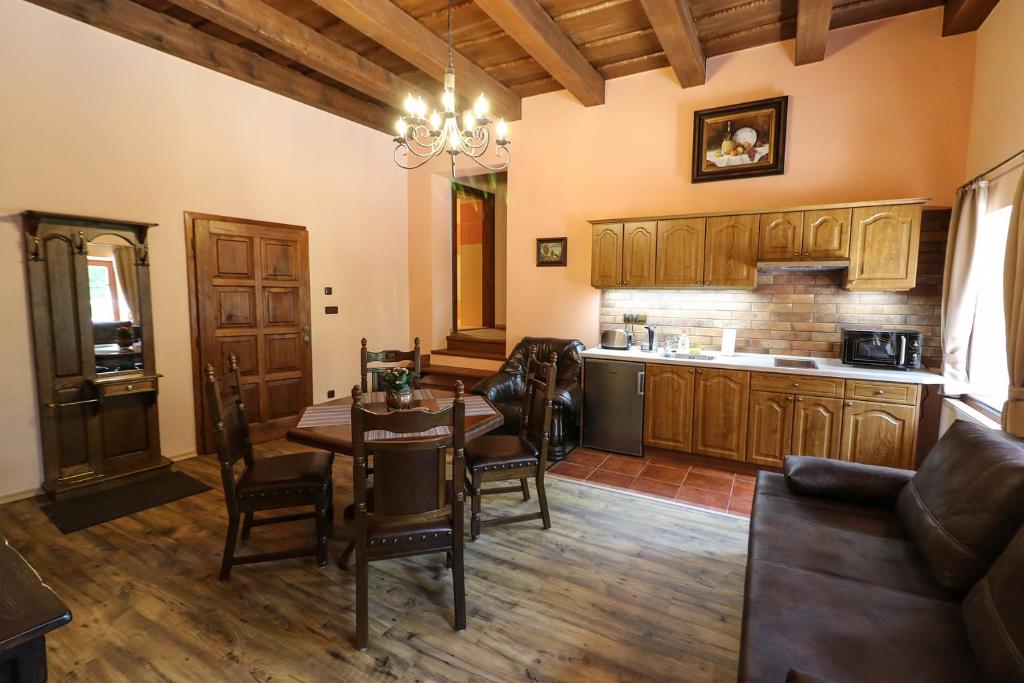 Kuchyň nebo kuchyňský kout v ubytování Villa Marie